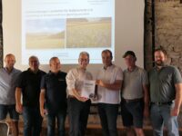 Donnersberger Landwirte als „Klimahelden“ ausgezeichnet Landrat Guth würdigt Engagement für Natur- und Klimaschutz